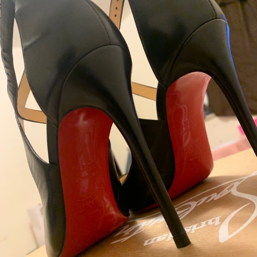 LOUBOUTINS 5 1/2 FOR SALE !!! - Picture 3 of 9
